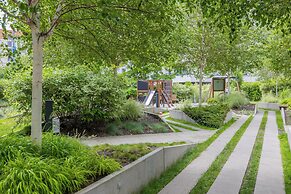 Apartment With Parking by Renters