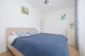 Apartment With Parking by Renters