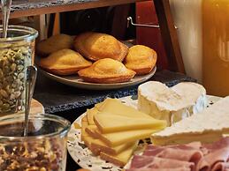 Mercure Paris Butte Montmartre Basilique