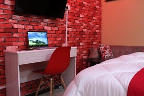 Hidden Gems Studio Apartments