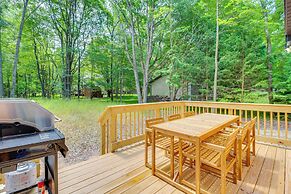 Pool & Beach Access: Charming Poconos Cabin!