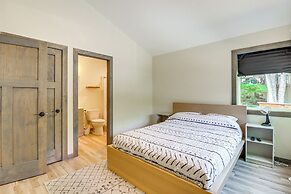 Pool & Beach Access: Charming Poconos Cabin!