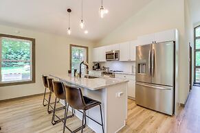 Pool & Beach Access: Charming Poconos Cabin!