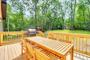 Pool & Beach Access: Charming Poconos Cabin!