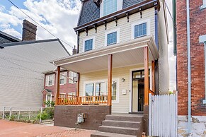 Modern Pittsburgh Home w/ Rooftop Deck & Backyard