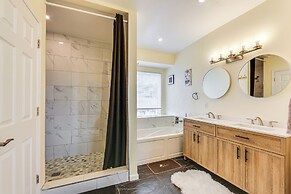 Modern Pittsburgh Home w/ Rooftop Deck & Backyard