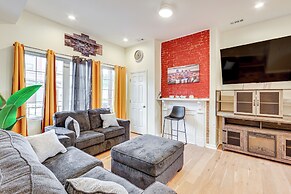 Modern Pittsburgh Home w/ Rooftop Deck & Backyard