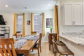 Modern Pittsburgh Home w/ Rooftop Deck & Backyard