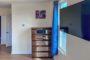 Modern Pittsburgh Home w/ Rooftop Deck & Backyard