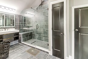 Charlotte Home w/ Yard - Near Spectrum Center!