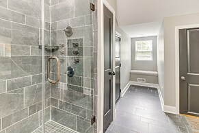 Charlotte Home w/ Yard - Near Spectrum Center!