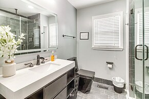 Charlotte Home w/ Yard - Near Spectrum Center!