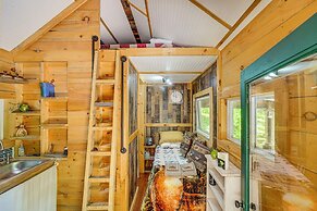 Solar-powered Brandon Studio Cabin: Hiking Access