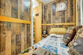 Solar-powered Brandon Studio Cabin: Hiking Access