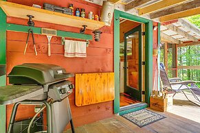 Solar-powered Brandon Studio Cabin: Hiking Access