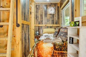 Solar-powered Brandon Studio Cabin: Hiking Access