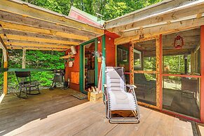 Solar-powered Brandon Studio Cabin: Hiking Access