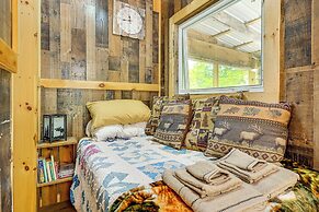 Solar-powered Brandon Studio Cabin: Hiking Access