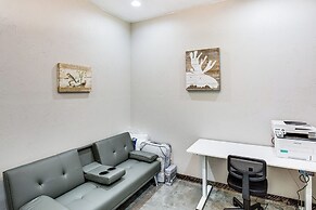 Frankston Vacation Rental: Walk to Lake Palestine!