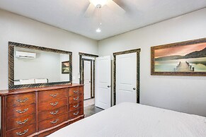 Frankston Vacation Rental: Walk to Lake Palestine!