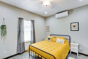 Frankston Vacation Rental: Walk to Lake Palestine!