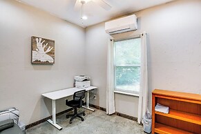 Frankston Vacation Rental: Walk to Lake Palestine!