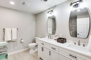 Walk to Lewisville Lake: Dog-friendly Texas Home
