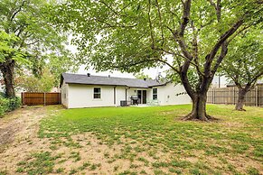 Walk to Lewisville Lake: Dog-friendly Texas Home