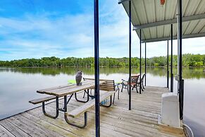Lake of the Ozarks Cabin w/ Private Dock + Kayaks