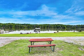 Lake of the Ozarks Cabin w/ Private Dock + Kayaks