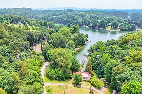 Smith Mountain Lake Cottage w/ Dock + Fire Pit!