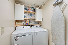 Smith Mountain Lake Cottage w/ Dock + Fire Pit!