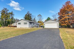 New Lisbon Home w/ Fire Pit & Ping-pong!