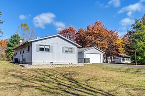 New Lisbon Home w/ Fire Pit & Ping-pong!