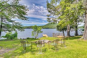 Lakefront Corinth Log Home: Private Dock, Fire Pit