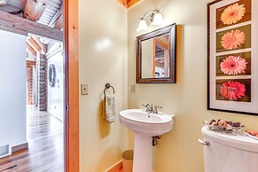 Lakefront Corinth Log Home: Private Dock, Fire Pit