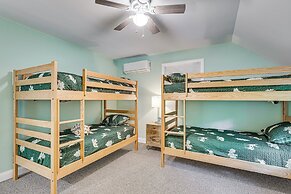 Near Hiking Trails & Ski Resorts: Killington Home!