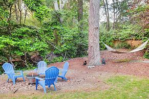 Tacoma Retreat w/ Fire Pit - Walk to Lake Access!