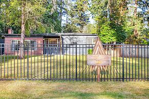 Tacoma Retreat w/ Fire Pit - Walk to Lake Access!