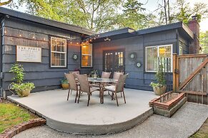 Tacoma Retreat w/ Fire Pit - Walk to Lake Access!