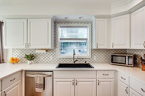 Tacoma Retreat w/ Fire Pit - Walk to Lake Access!