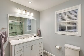 Tacoma Retreat w/ Fire Pit - Walk to Lake Access!