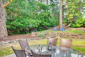 Tacoma Retreat w/ Fire Pit - Walk to Lake Access!