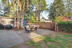 Tacoma Retreat w/ Fire Pit - Walk to Lake Access!
