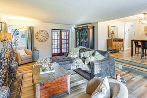 Tacoma Retreat w/ Fire Pit - Walk to Lake Access!