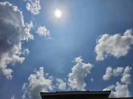 3br, 2.5ba Townhome W/ Lake View, Sunny Rear Yard 3 Bedroom Townhouse 