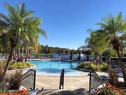 3br, 2.5ba Townhome W/ Lake View, Sunny Rear Yard 3 Bedroom Townhouse 