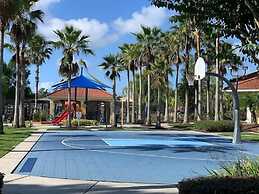 3br, 2.5ba Townhome W/ Lake View, Sunny Rear Yard 3 Bedroom Townhouse 