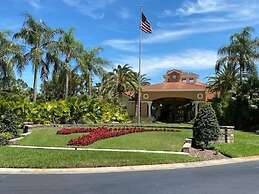 3br, 2.5ba Townhome W/ Lake View, Sunny Rear Yard 3 Bedroom Townhouse 