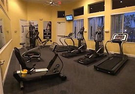 3br, 2.5ba Townhome W/ Lake View, Sunny Rear Yard 3 Bedroom Townhouse 